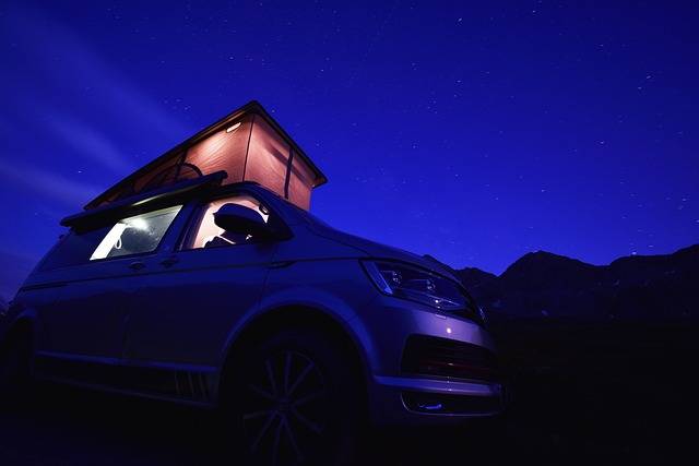 Voyagez autrement : installez une tente de toit sur votre voiture pour une expérience unique